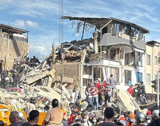 COLOMBIA: Ascienden a 304 los muertos por el terremoto de 7,4 COLOMBIA: Ascienden a 304 los muertos por el terremoto de 7,4