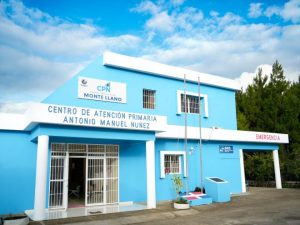 SNS fortalece servicios centros de salud Monte Llano y Aguayo