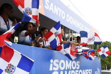 Miles de dominicanos vitorean a los medallistas de los JCC 2026