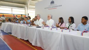Abinader destaca avances en la educación pública dominicana