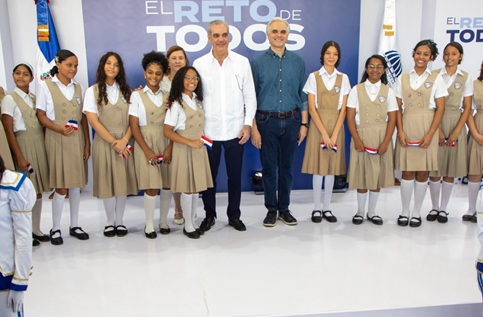Abinader inaugura techado y asiste ordenación obispo en LV imagen