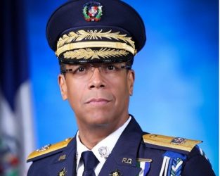 Presidente Abinader designa nuevo inspector general de PN Presidente Abinader designa nuevo inspector general de PN