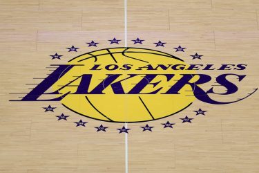 Venden Los Lakers por $12,500 MM, un récord deporte de EEUU