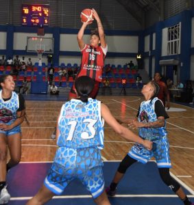 Los Mina vence Cotorras de Villa Duarte en baloncesto femenino
