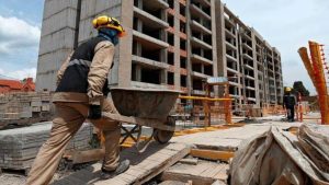 Advierte alza salarios subiría 6% costo de las viviendas en RD