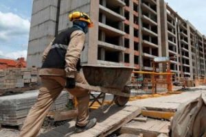 Advierte alza salarios subiría 6% el costo de viviendas en la RD