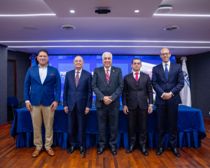 Opinio Alvarez Betancourt presenta obra Universidad APEC