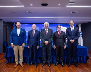 Opinio Alvarez Betancourt presenta obra Universidad APEC