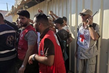 Israel deja en libertad 35 presos palestinos bajo supervisión