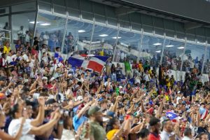 La pista se llena de historias: el atletismo que conquistó los JCC