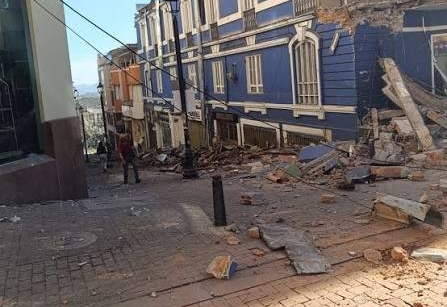 Fuerte sismo de magnitud 7,4 sacude a gran parte Colombia
