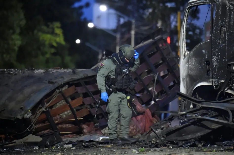 Atacan varias zonas Colombia a un día posesión De la Espriella