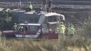 LONDRES: Al menos 11 heridos tras decarrilar tren en zona sur LONDRES: Al menos 11 heridos tras decarrilar tren en zona sur