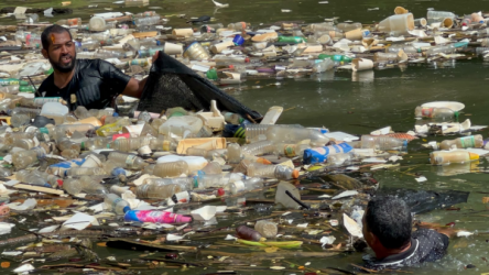 JARABACOA: Retiran desechos contaminan rio Yaque del Norte