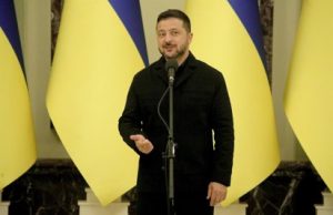 UCRANIA: Zelenski conversa con enviados de Trump la paz