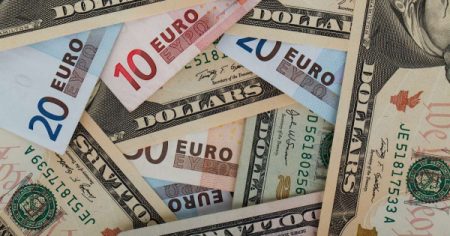 Dólar bajó 9 cts. y era vendido a $59.55; el euro subió a $70.22 Dólar bajó 9 cts. y era vendido a $59.55; el euro subió a $70.22