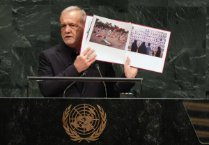 Presidente Irán muestra en ONU fotos niños víctimas ataques EU Presidente Irán muestra en ONU fotos niños víctimas ataques EU