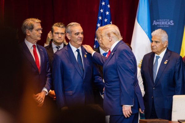 Donald Trump califica a Abinader de “gran hombre” imagen