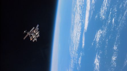 Kremlin critica la decisión de EE.UU. de militarizar el espacio Kremlin critica la decisión de EE.UU. de militarizar el espacio