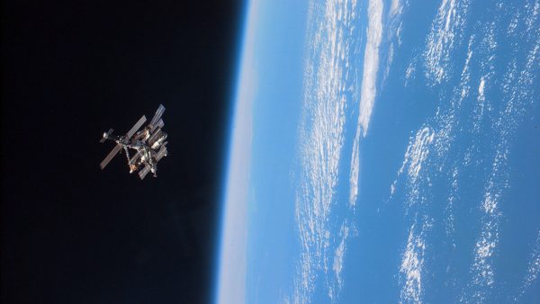 Kremlin critica la decisión de EE.UU. de militarizar el espacio