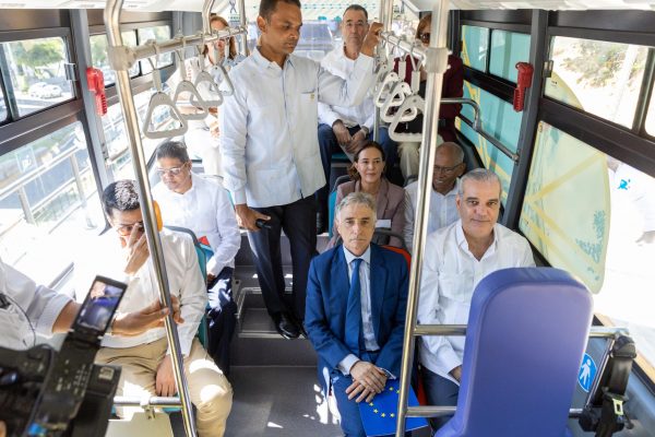 El Gobierno RD inaugura ruta «eléctrica» en Ciudad Colonial