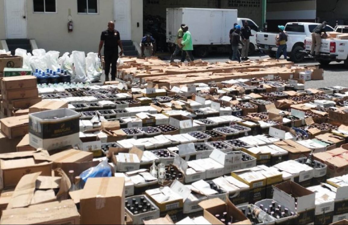 Desmantelan una de mayores fábricas de alcohol adulterado