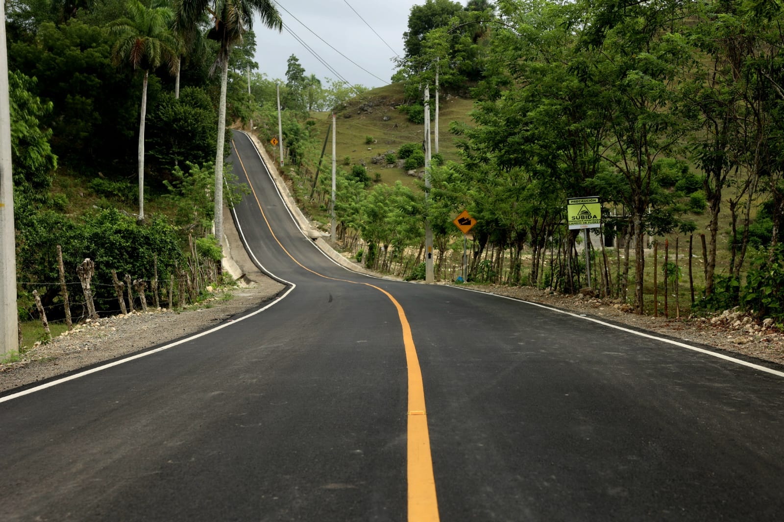 Presidente RD entrega nueva carretera en provincia Espaillat