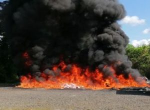 Autoridades destruyen más de 2 toneladas cocaína y marihuana Autoridades destruyen más de 2 toneladas cocaína y marihuana
