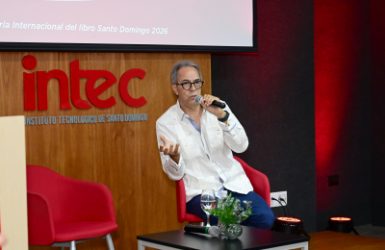 José Mármol exhorta en Intec
recuperar la lectura profunda 