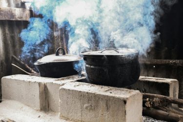Dominicana sustituirá fogones leña y carbón zonas vulnerables