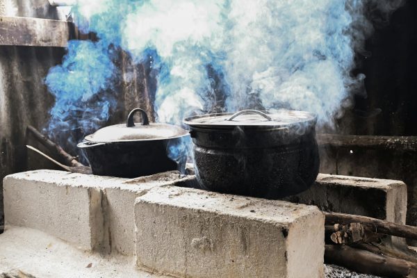 Dominicana sustituirá fogones leña y carbón zonas vulnerables