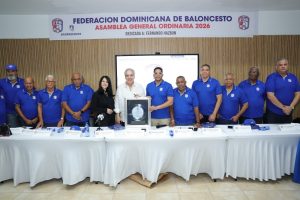 Fedombal reconoce a Fernando Hasbún por aportes baloncesto