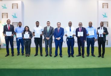 BCRD gradúa 74 en diplomado sobre economía y finanzas