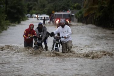 Lluvias provocan acumulación agua en zonas Santo Domingo