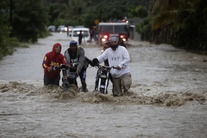 Lluvias provocan acumulación agua en zonas Santo Domingo