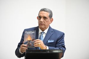 Luis Chanlatte pone a circular libro «Olimpismo Dominicano»