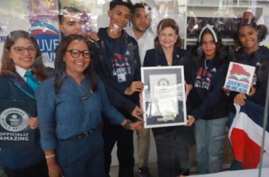 RD completa 500 horas lectura continua tras récord Guinness
