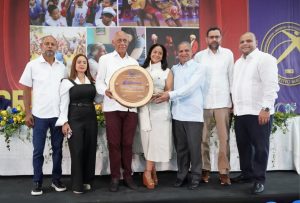 Mauricio Báez celebra 63 años y reconoce a Boyón Domínguez