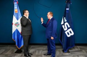 Magín Díaz juramenta Cedeño Brea superintendente de Bancos