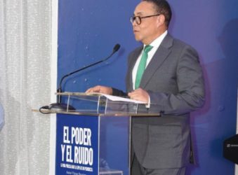 Víctor Bautista presenta libro sobre poder y comunicación