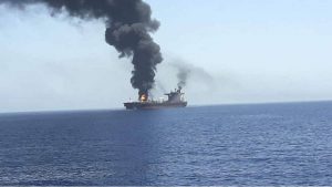 Atacan buque indio navegaba frente a las costas de Omán