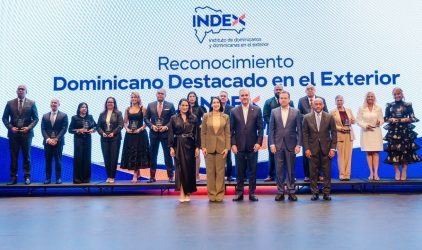 Presidente RD reconoce a 14 dominicanos destacados en EU Presidente RD reconoce a 14 dominicanos destacados en EU