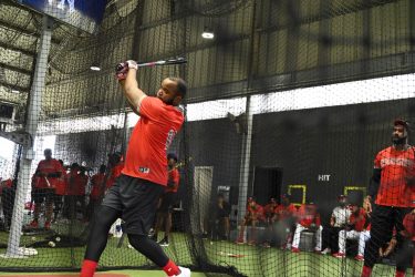 Sócrates Brito y John Gil se integran a Leones del Escogido