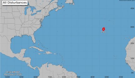 Tormenta Fay se fortalece y podría convertirse en huracán