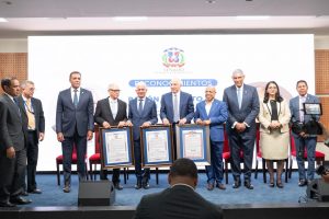 Senado reconoce labor médicos Ramón Tallaj y Elbi Morla