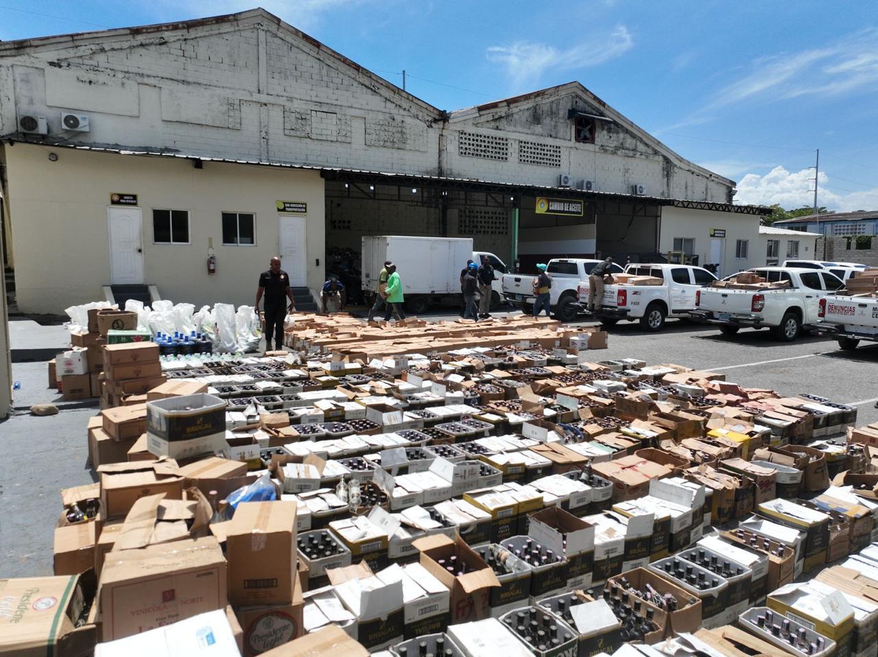 Desmantelan una de mayores fábricas de alcohol adulterado imagen