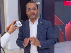 ITLA acerca la tecnología y la IA a visitantes de la FILSD 2026