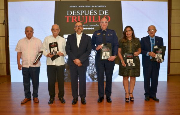 Ponen en circulación libro «Después de Trujillo. Un lustro convulso» imagen