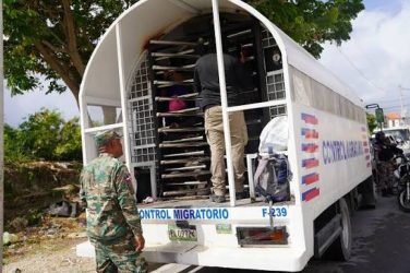 Autoridades de la RD detienen a 22 haitianos indocumentados