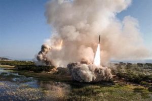 NorCorea realiza maniobras con artillería y misiles largo alcance